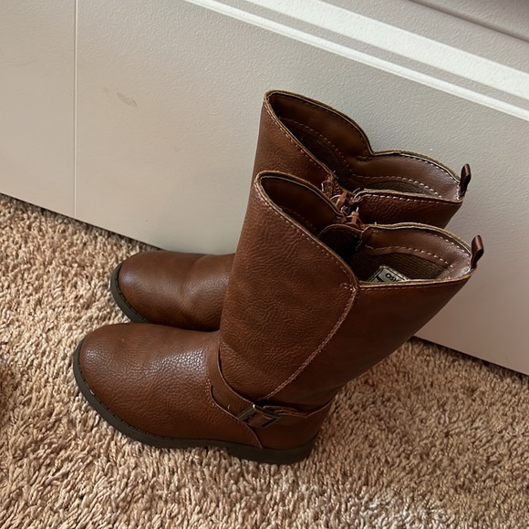 Brown rider boots purchased from kohls this winter.  Barely worn - Picture 4 of 5